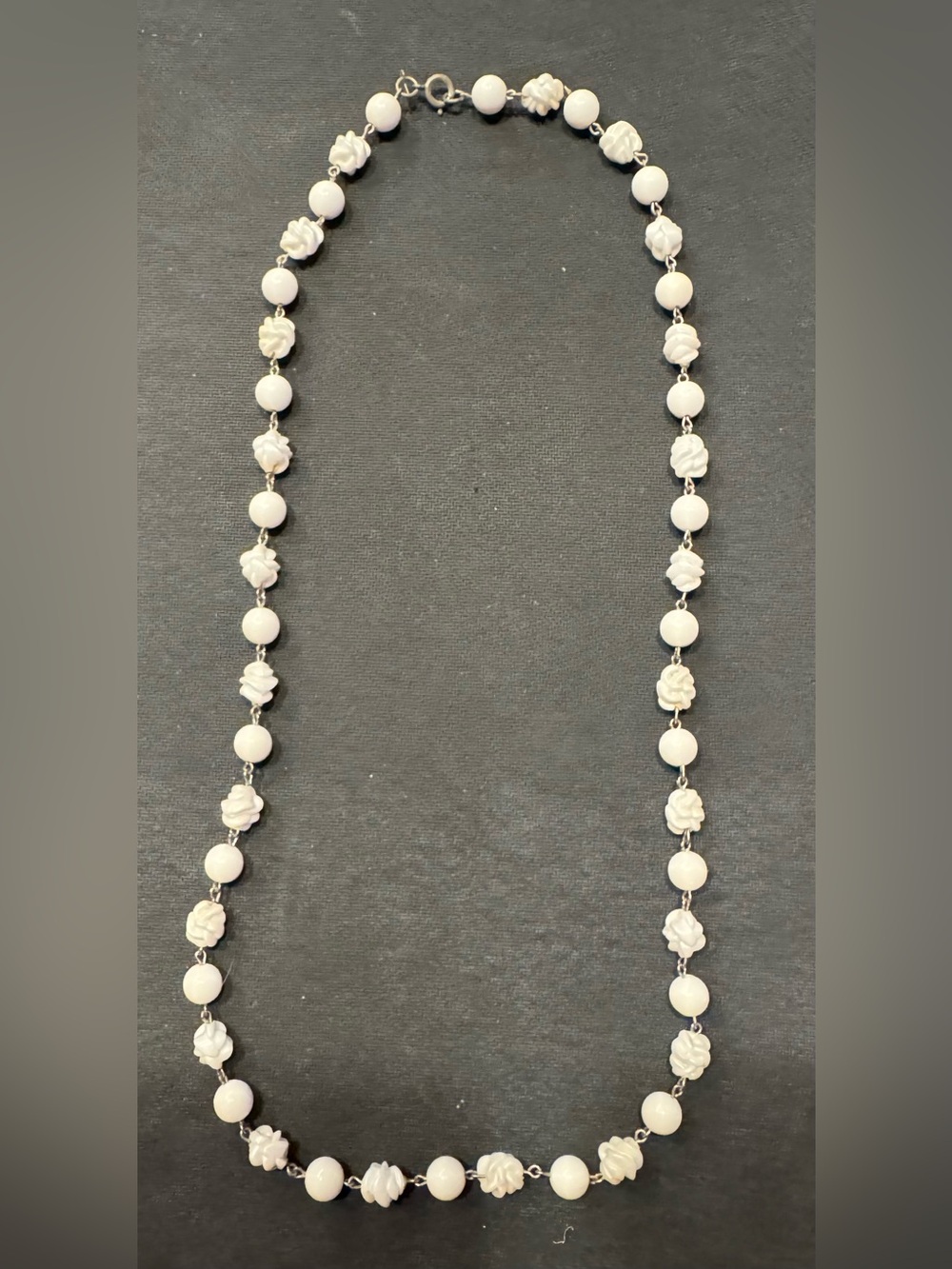 Vintage Sarah Coventry White Sculpted Rose & Smooth Beaded Necklace